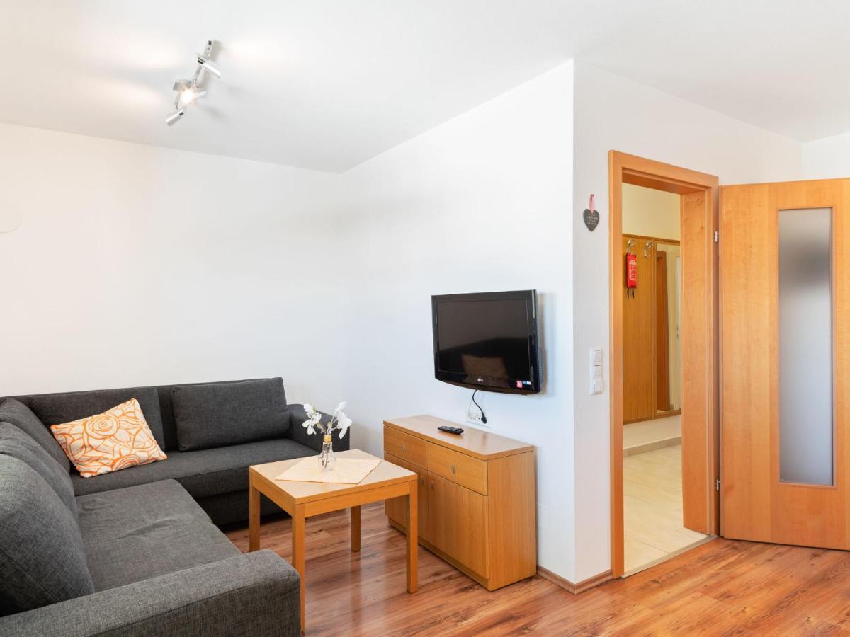 Elegant Apartment In Saalfelden With Balcony Exterior foto
