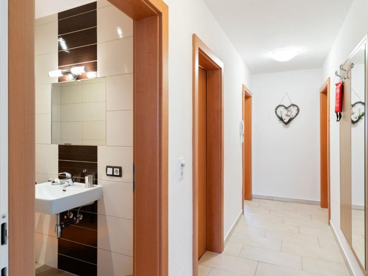 Elegant Apartment In Saalfelden With Balcony Exterior foto
