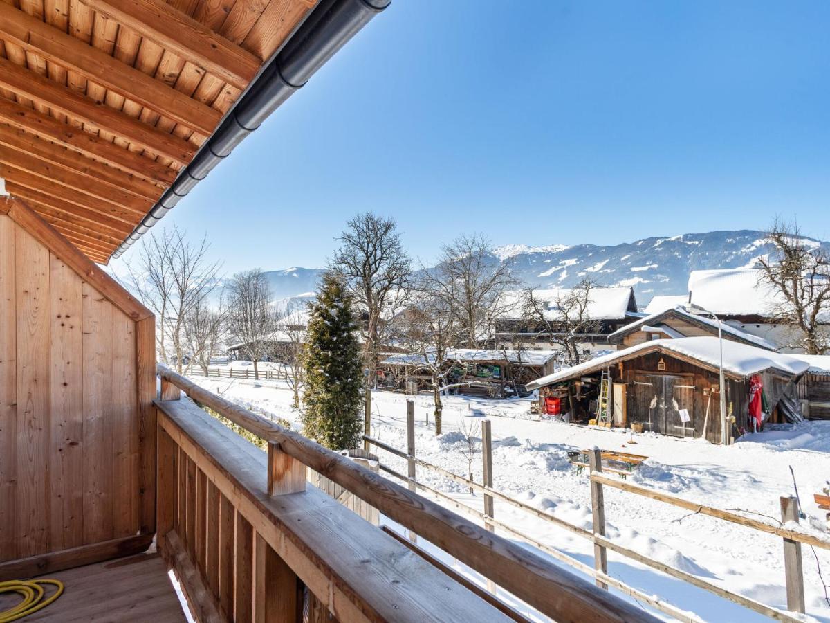 Elegant Apartment In Saalfelden With Balcony Exterior foto