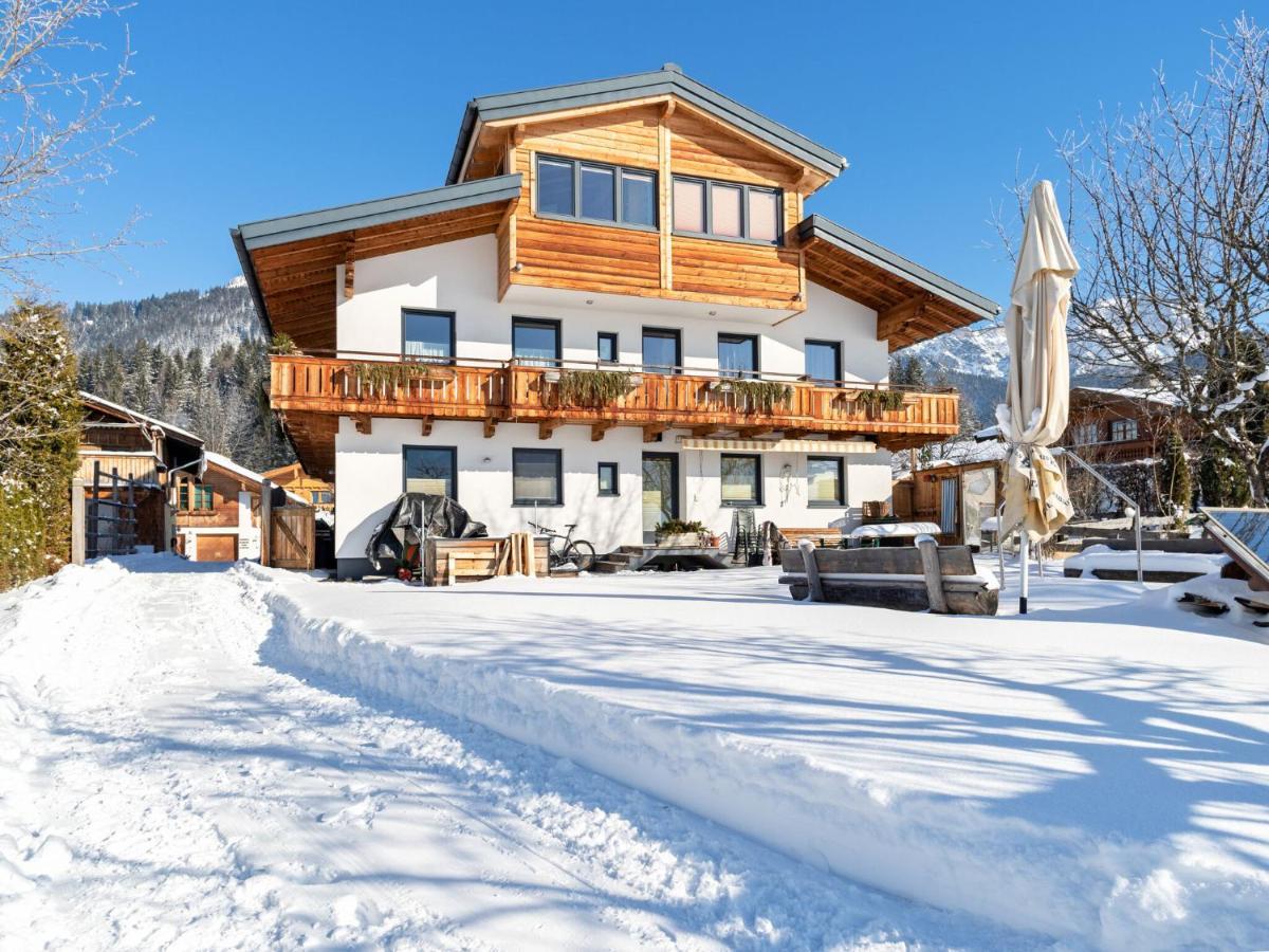 Elegant Apartment In Saalfelden With Balcony Exterior foto